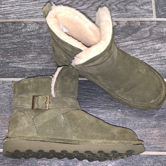 BearPaw Short Boots In Olive & Crème - Picture 4 of 7